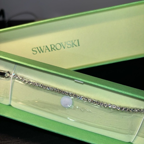 Matrix Tennis bracelet Round cut, White, Rhodium plated. - Picture 4 of 5